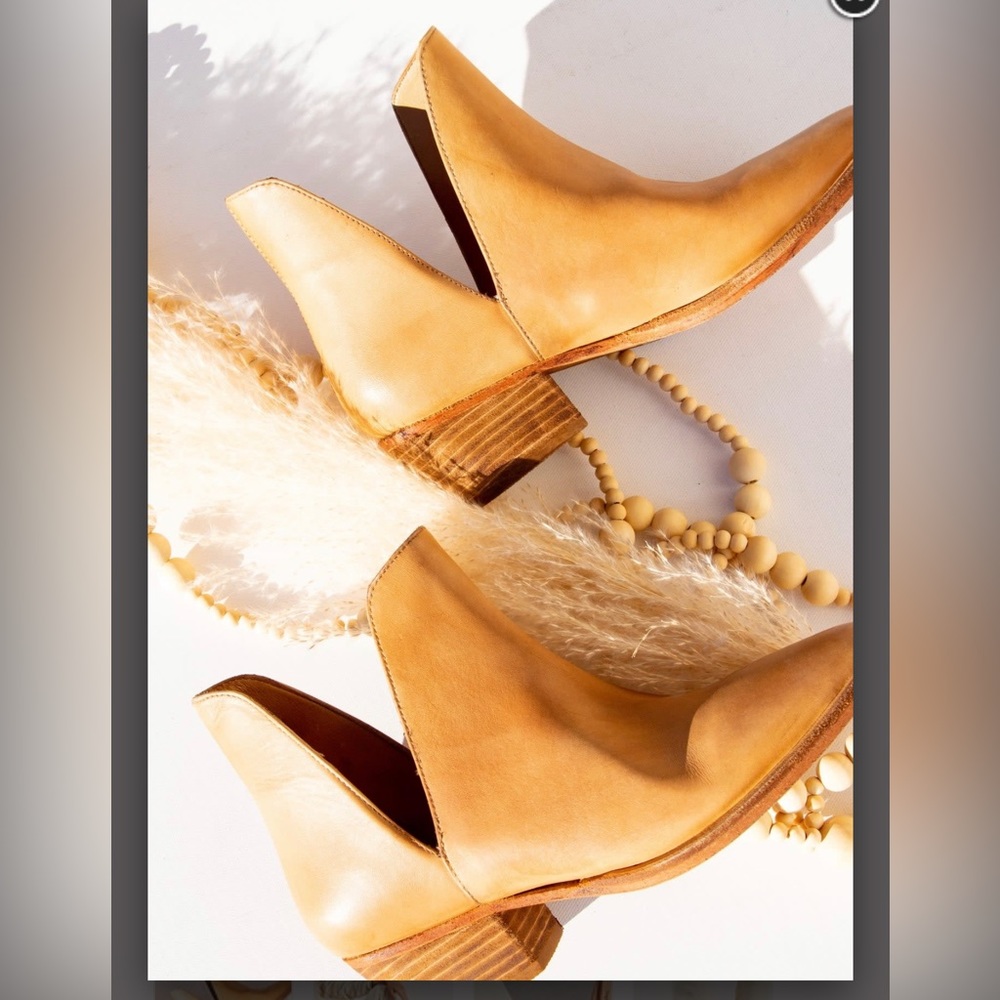 NWT Free People Charm Double V ankle Boots sz. 36.5